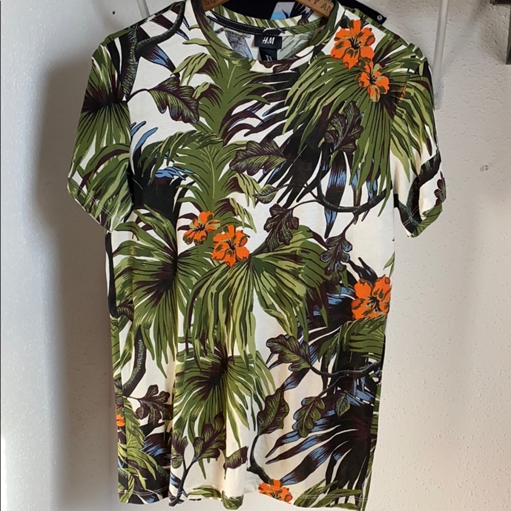 Men’s H&M tropical T-shirt. XS.